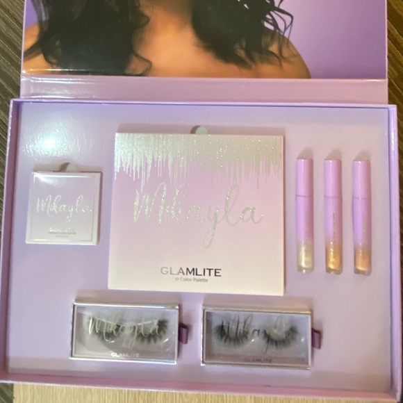 Mikayla Glamlite Make Up and Lashes Set - Picture 4 of 16